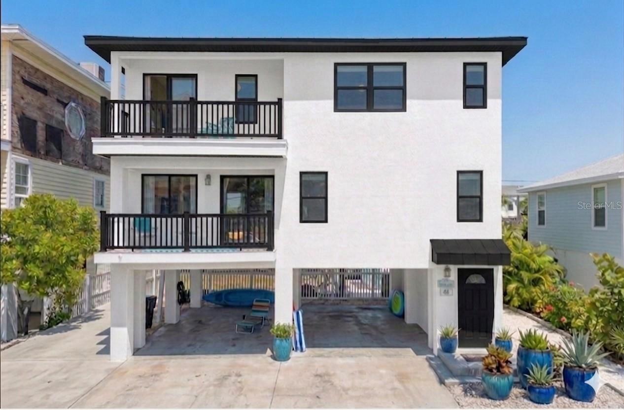 Single Family Residence em TREASURE ISLAND, FL - Daniel Dourado