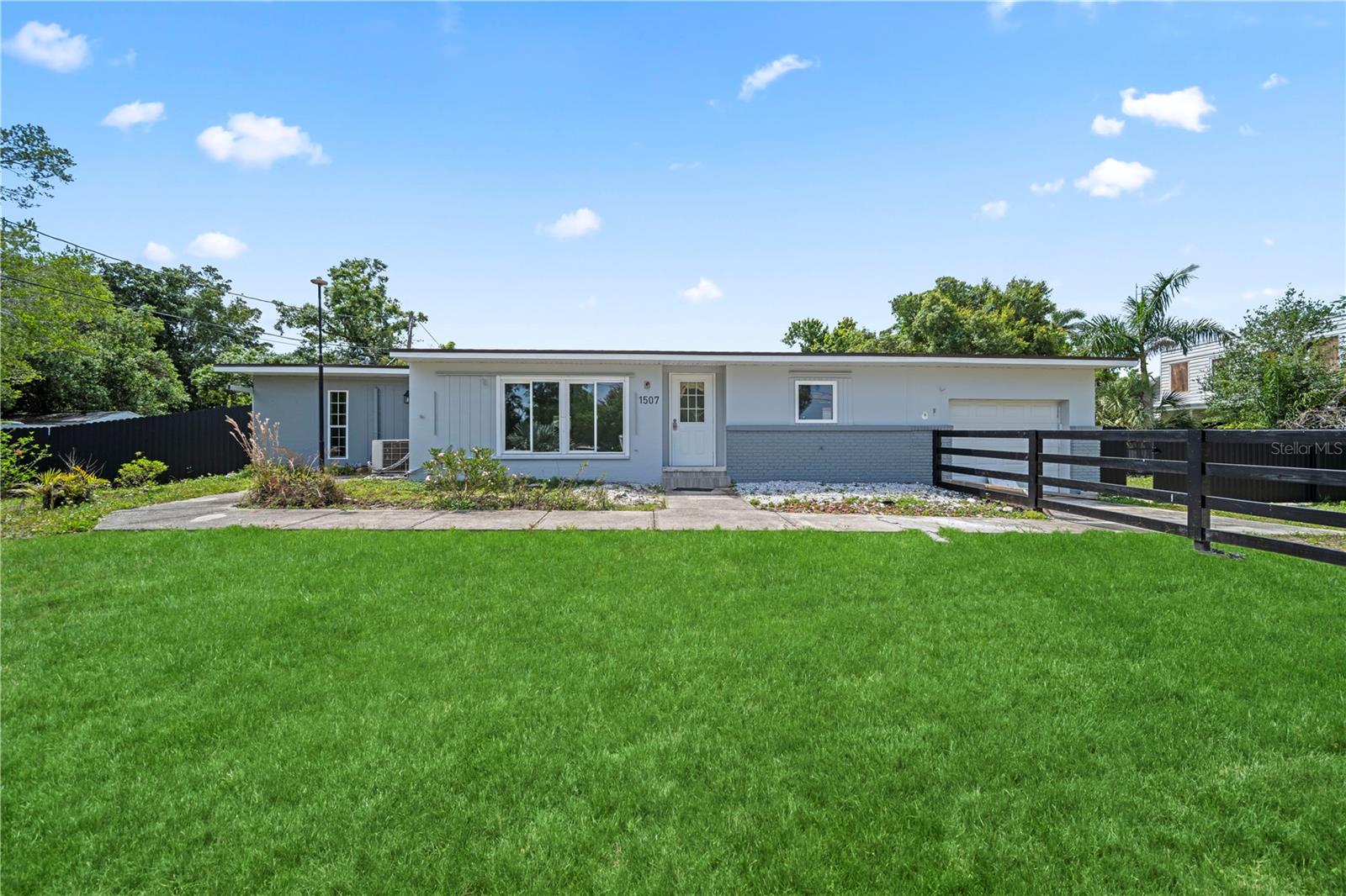 Single Family Residence in PUNTA GORDA, FL - Daniel Dourado