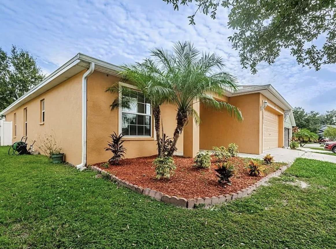 Single Family Residence em ZEPHYRHILLS, FL - Daniel Dourado