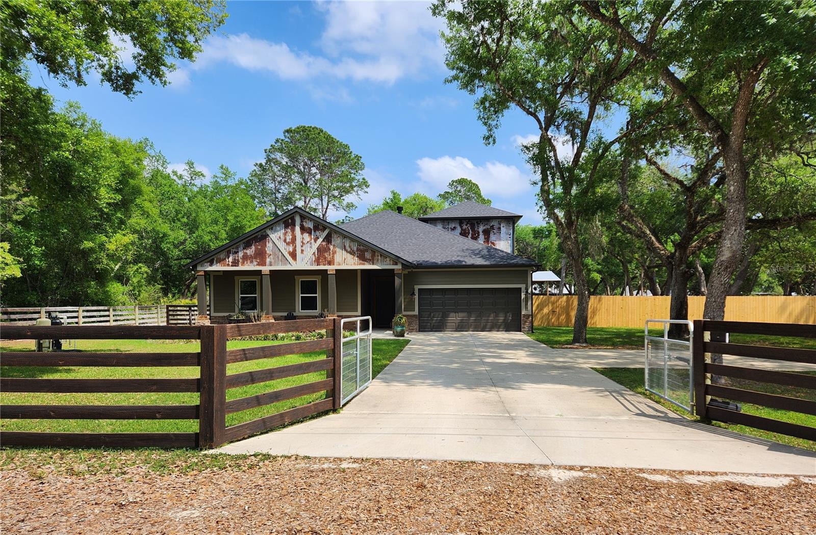 Single Family Residence in WEIRSDALE, FL - Daniel Dourado