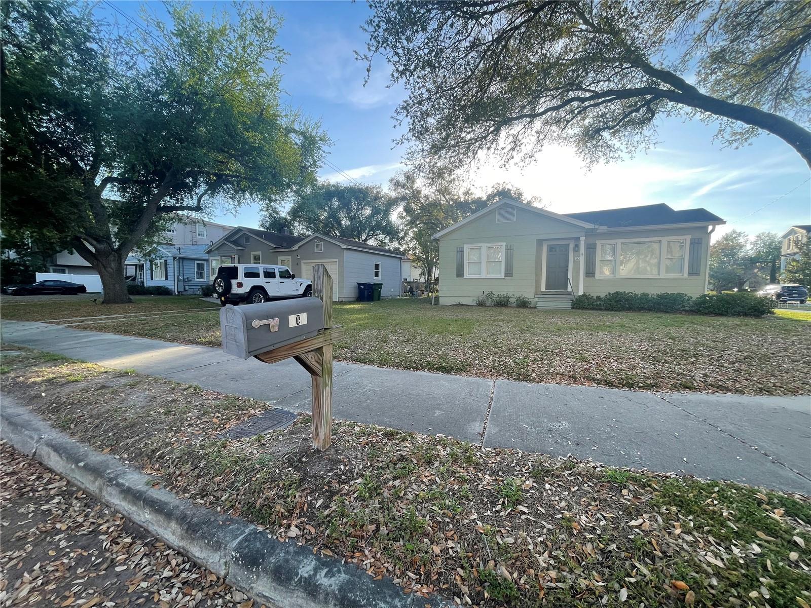 Single Family Residence in TAMPA, FL - Daniel Dourado