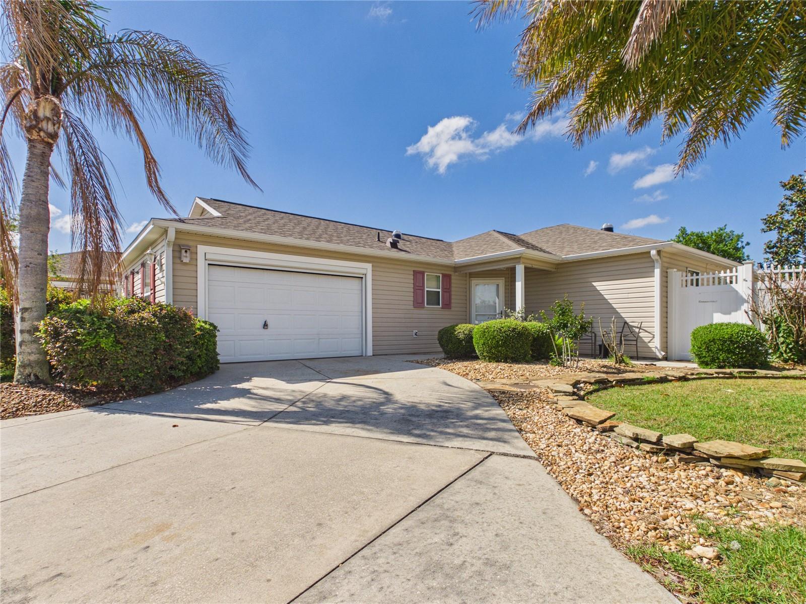Single Family Residence in THE VILLAGES, FL - Daniel Dourado