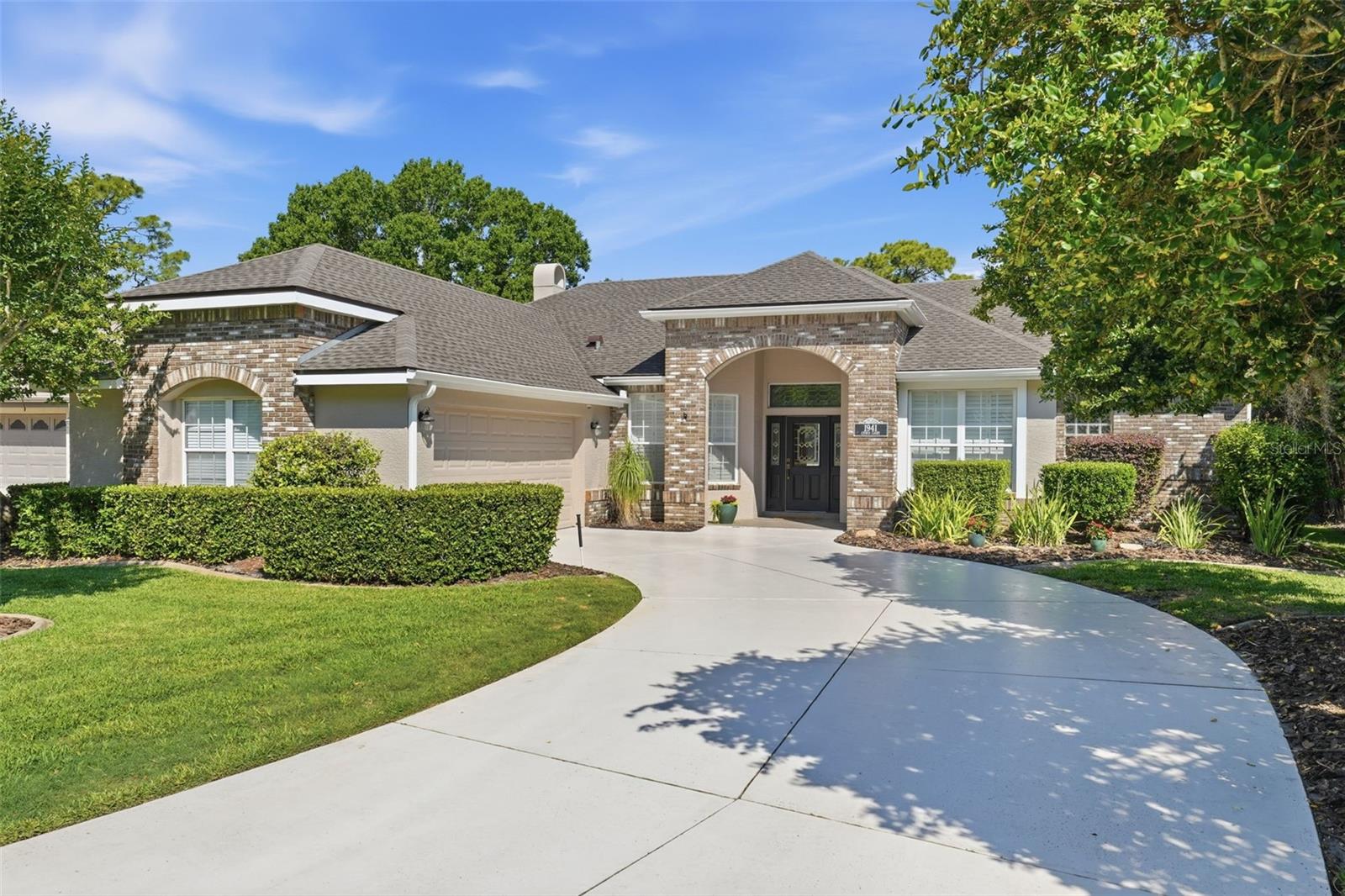 Single Family Residence in MOUNT DORA, FL - Daniel Dourado