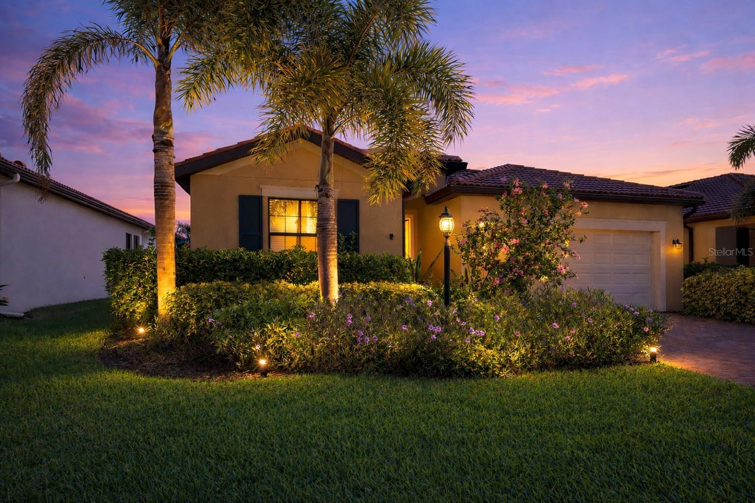 Single Family Residence in BRADENTON, FL - Daniel Dourado