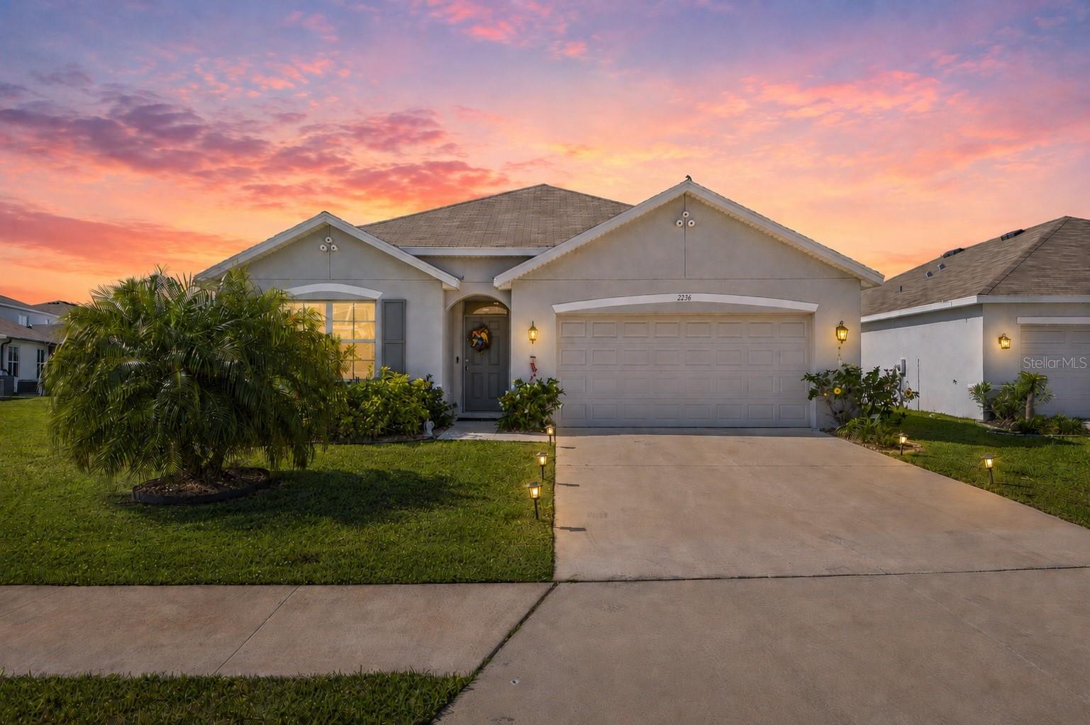 Single Family Residence in BRADENTON, FL - Daniel Dourado