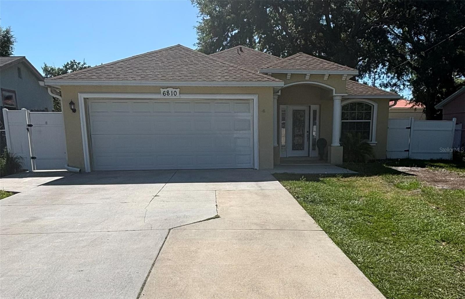 Single Family Residence in TAMPA, FL - Daniel Dourado