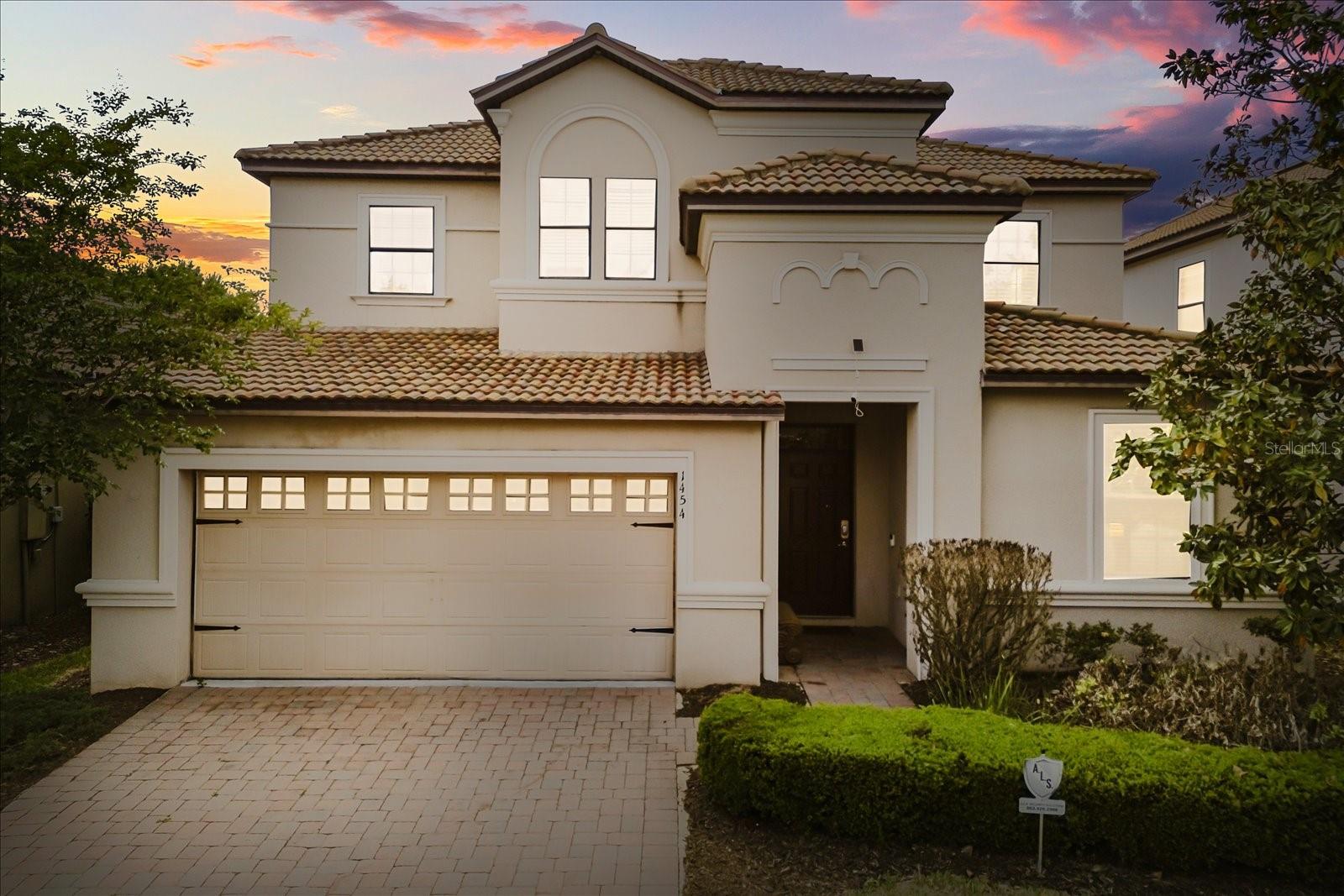 Single Family Residence in DAVENPORT, FL - Daniel Dourado