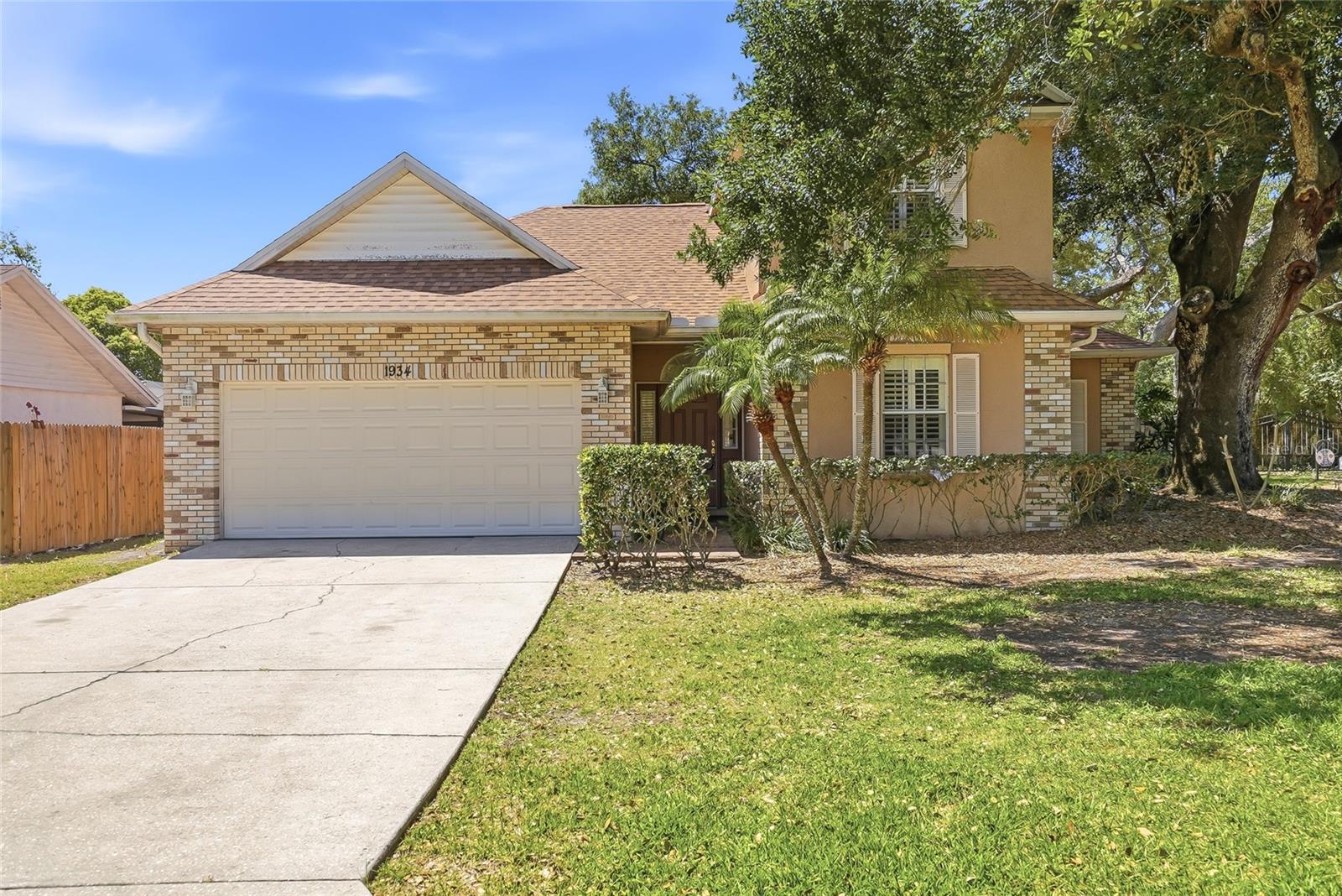 Single Family Residence in BRANDON, FL - Daniel Dourado