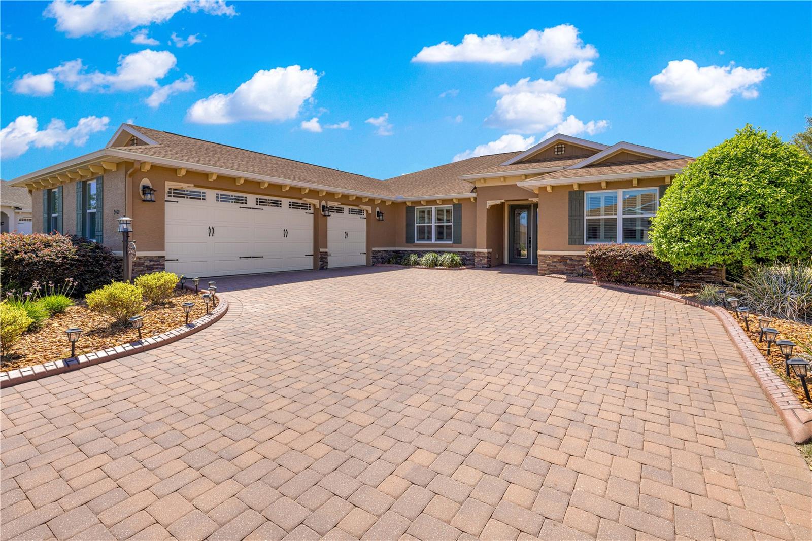 Single Family Residence in OCALA, FL - Daniel Dourado