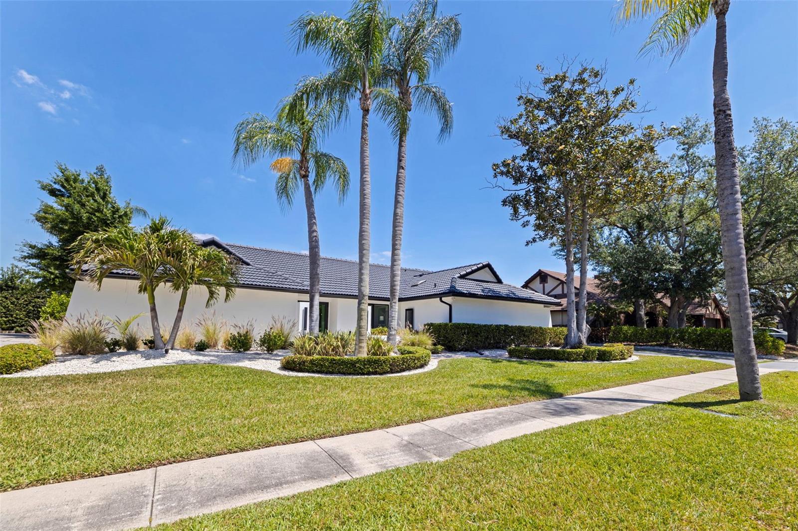 Single Family Residence in TAMPA, FL - Daniel Dourado