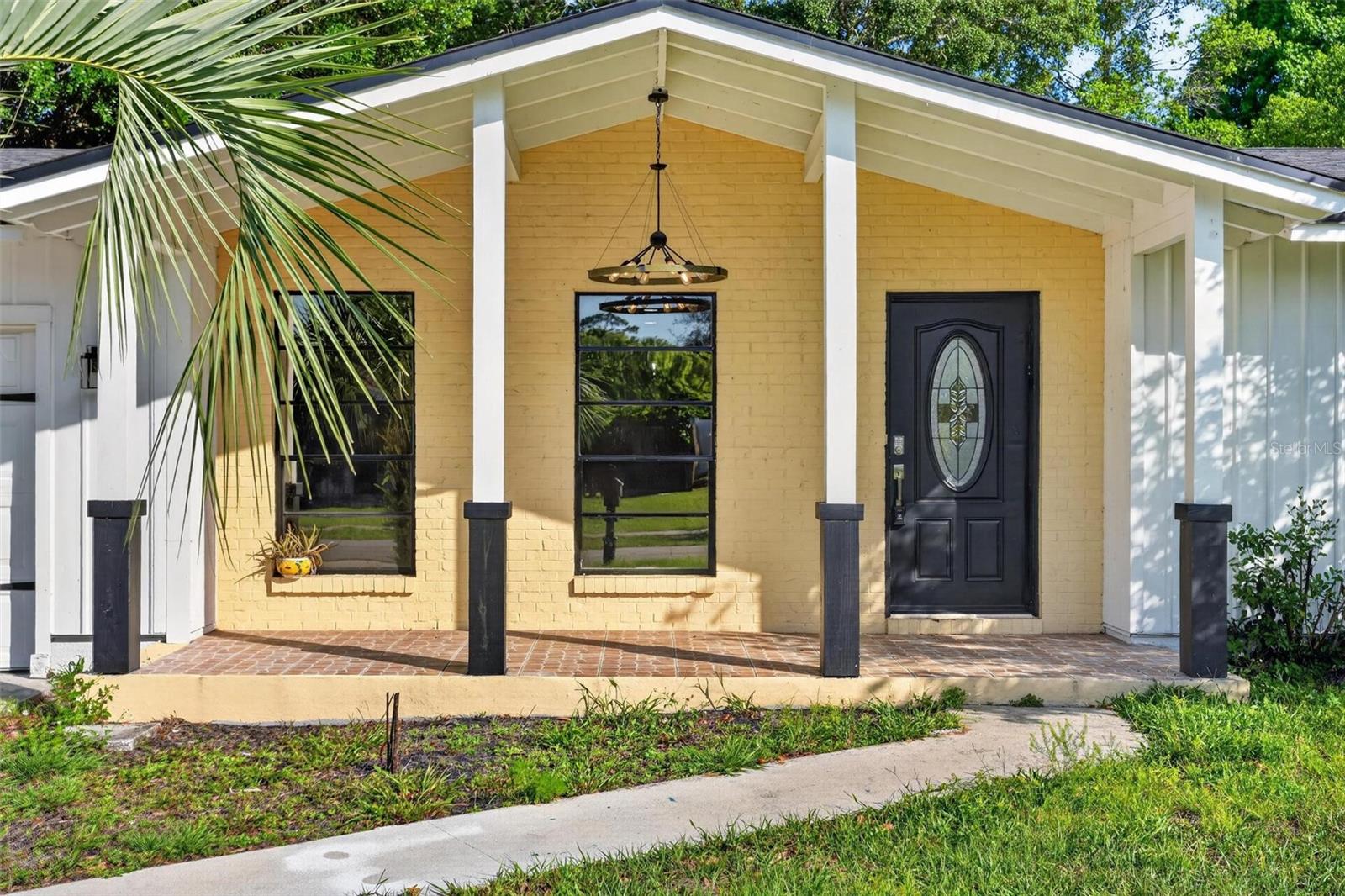 Single Family Residence in DELTONA, FL - Daniel Dourado
