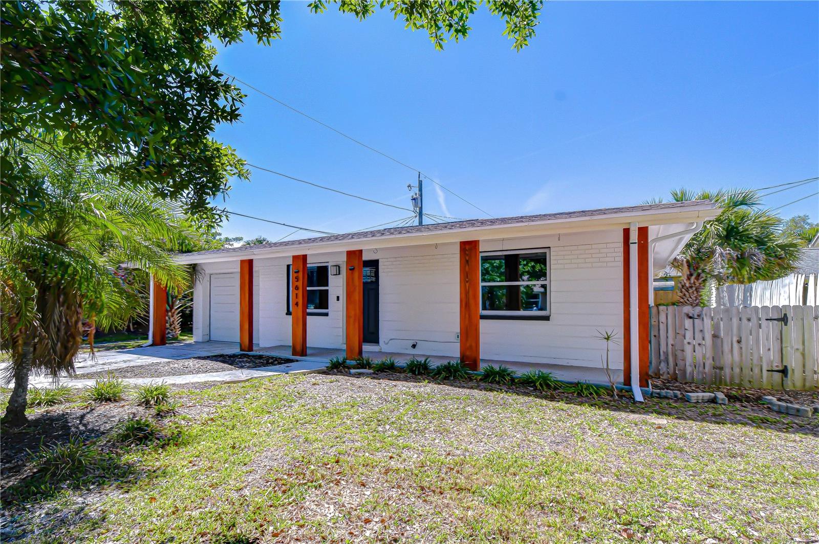 Single Family Residence in GULFPORT, FL - Daniel Dourado