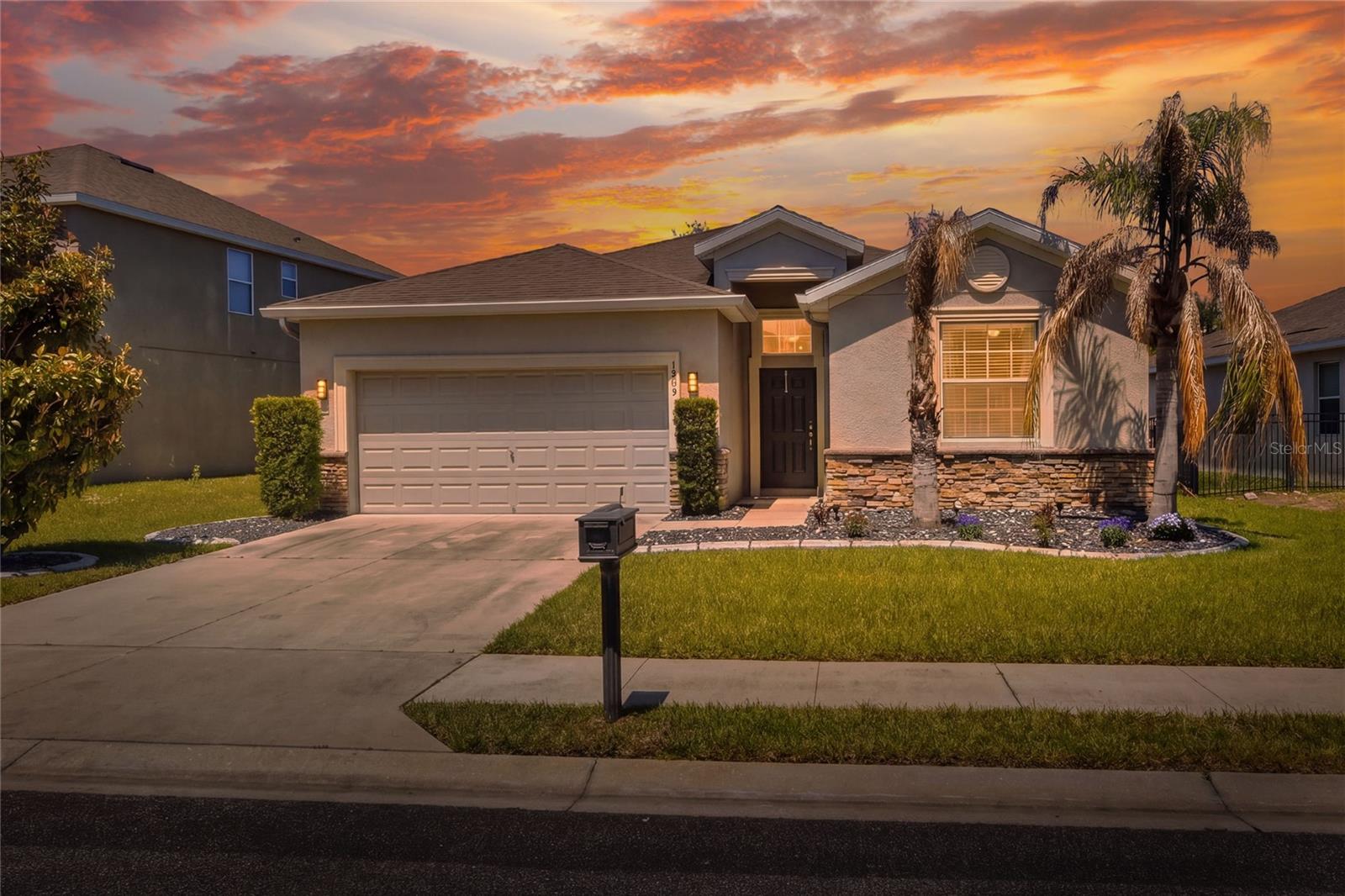 Single Family Residence in DAVENPORT, FL - Daniel Dourado