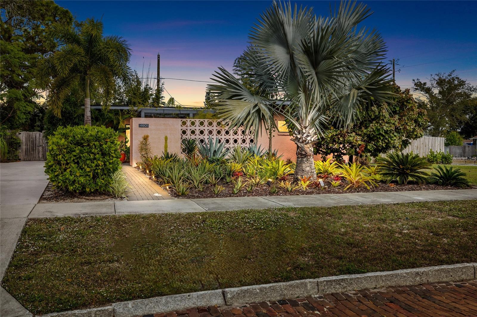 Single Family Residence em ST PETERSBURG, FL - Daniel Dourado