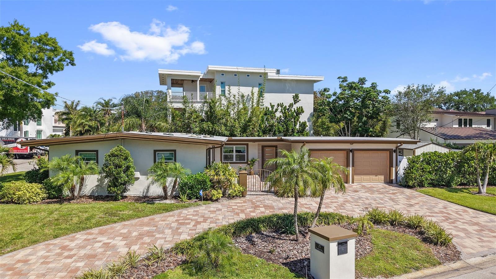 Single Family Residence in TAMPA, FL - Daniel Dourado