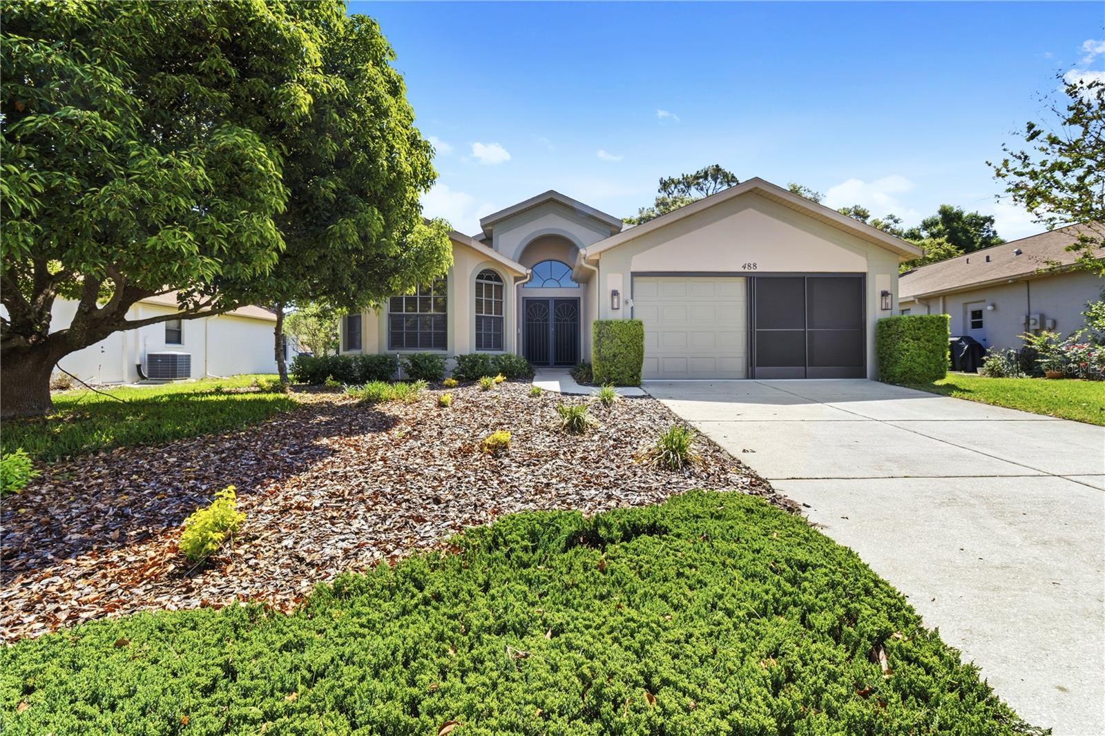 Single Family Residence em SPRING HILL, FL - Daniel Dourado