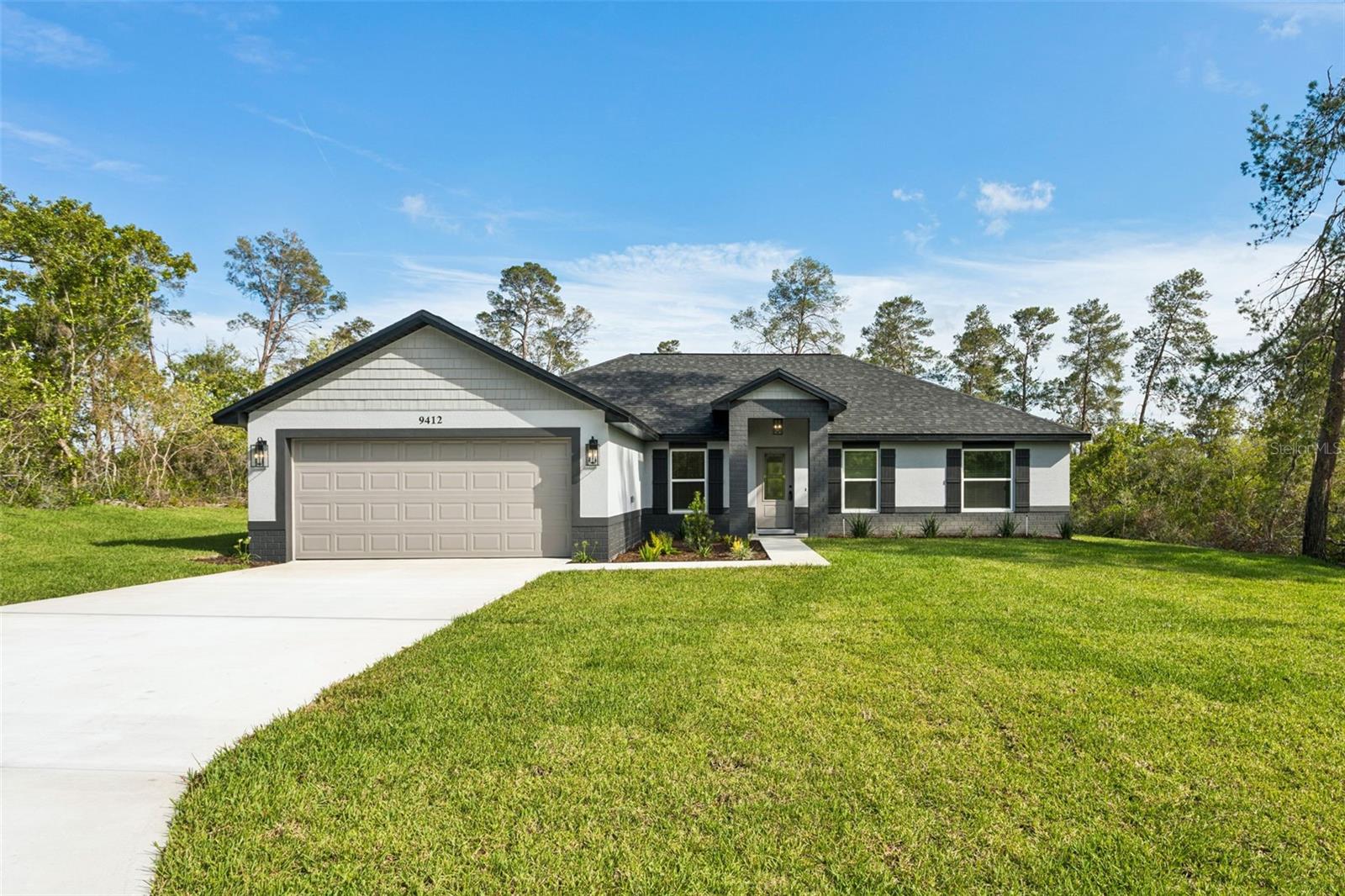 Single Family Residence in WEEKI WACHEE, FL - Daniel Dourado