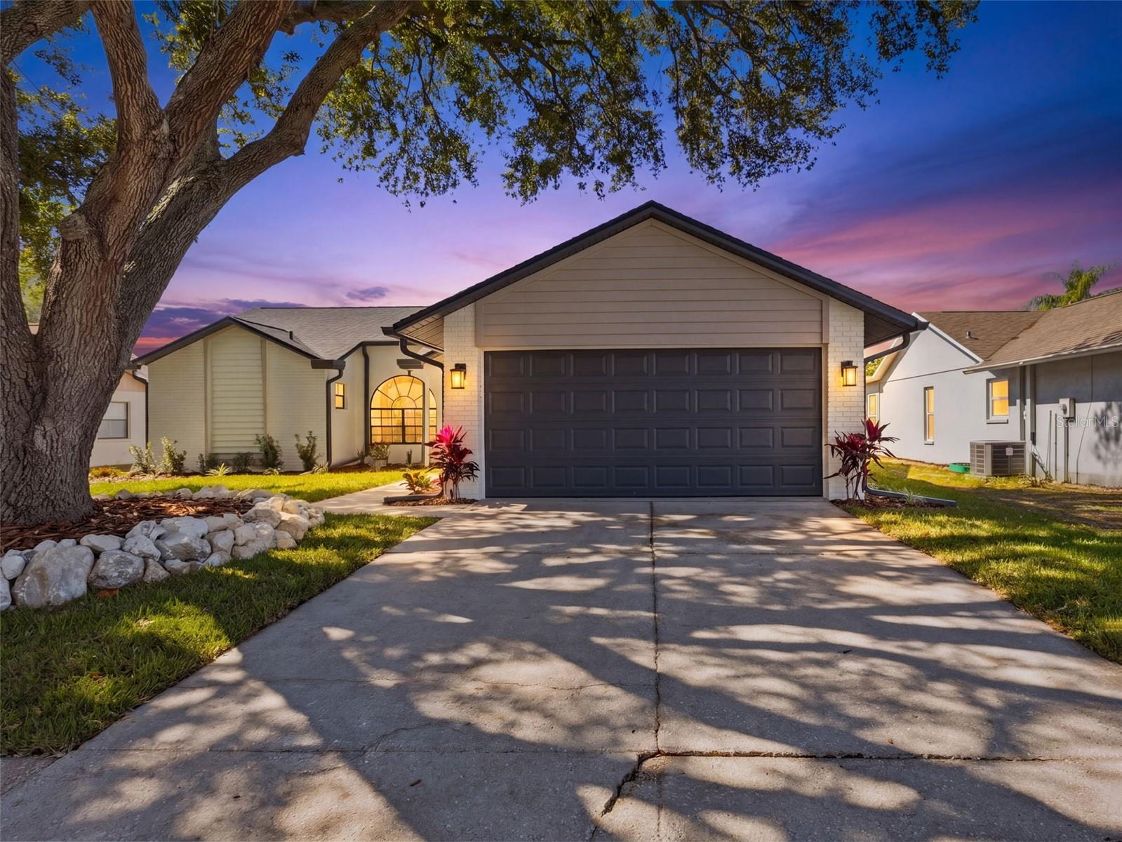 Single Family Residence in NEW PORT RICHEY, FL - Daniel Dourado