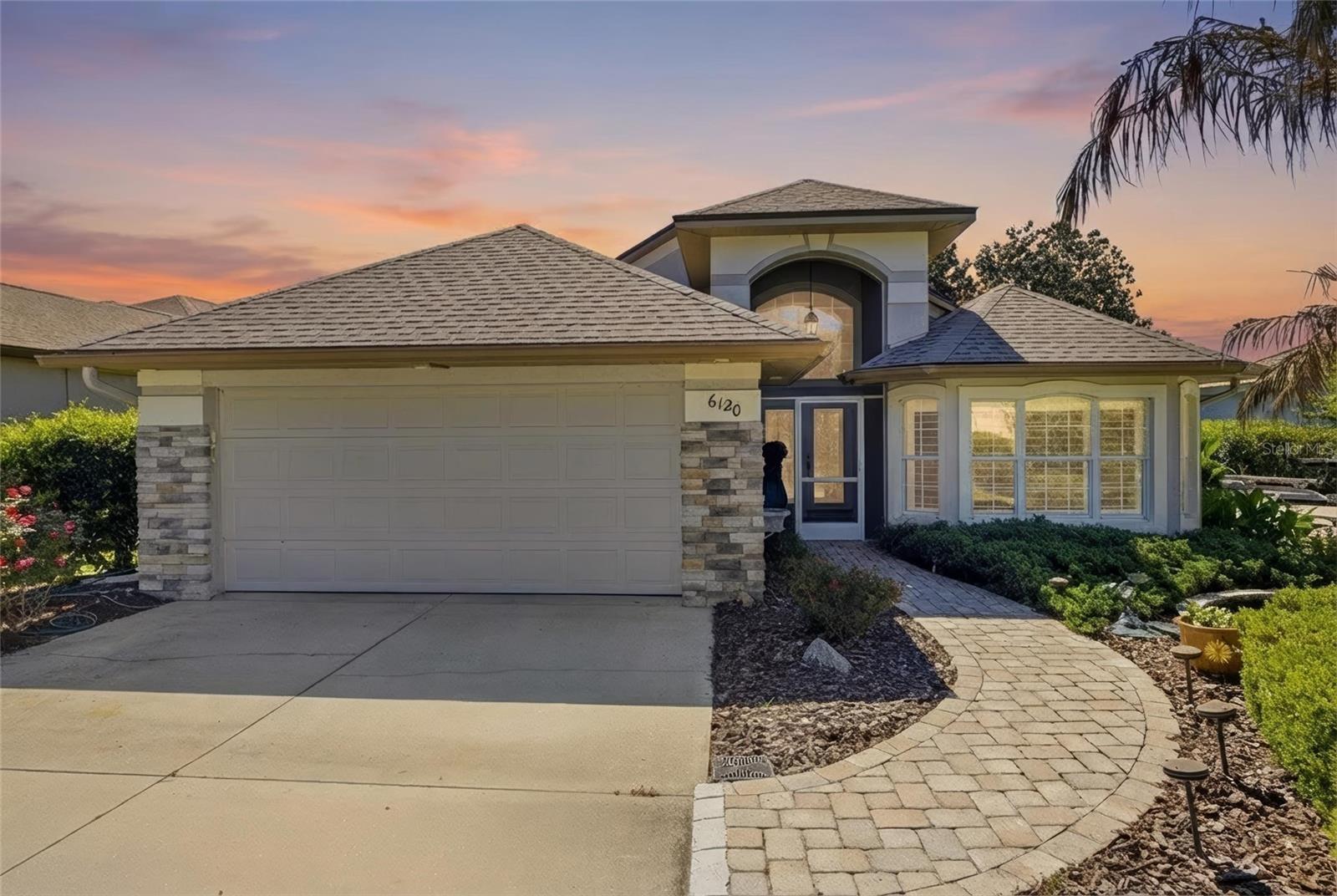 Single Family Residence in LADY LAKE, FL - Daniel Dourado
