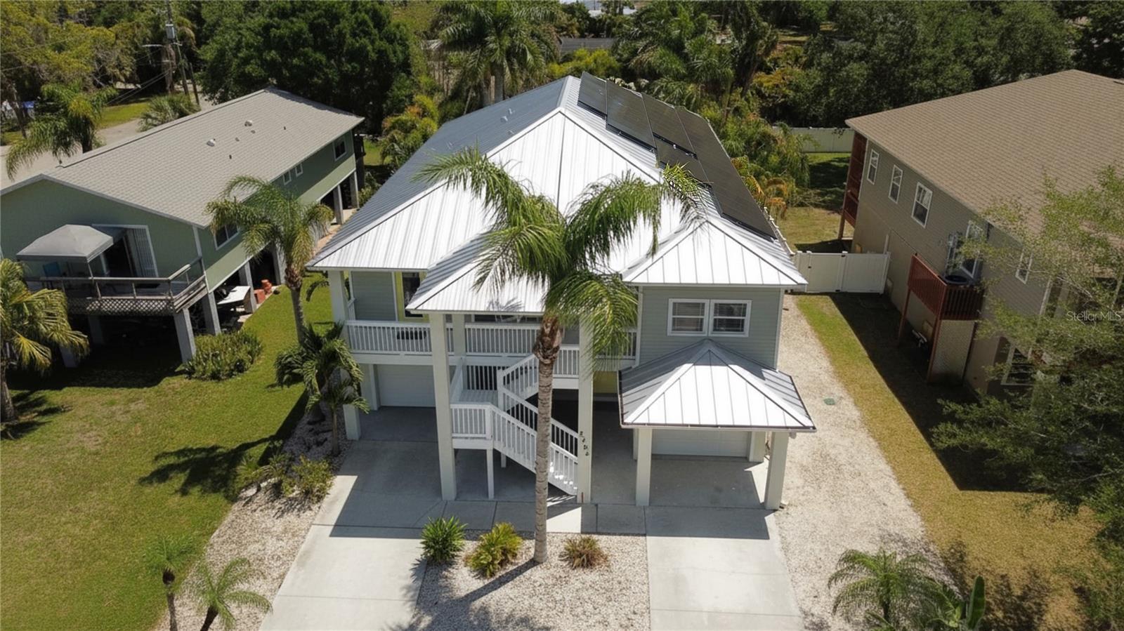Single Family Residence in GULFPORT, FL - Daniel Dourado