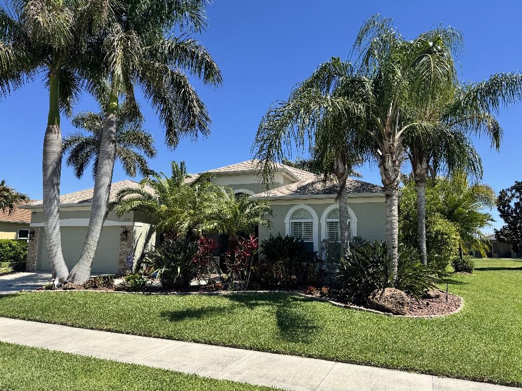 Single Family Residence in PARRISH, FL - Daniel Dourado