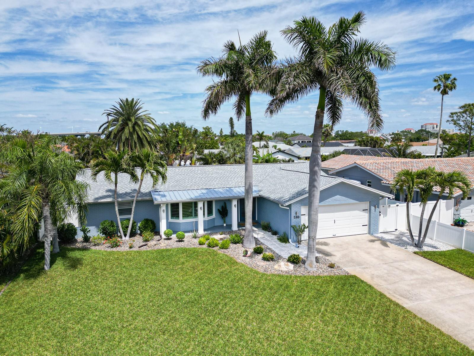 Single Family Residence in ST PETE BEACH, FL - Daniel Dourado