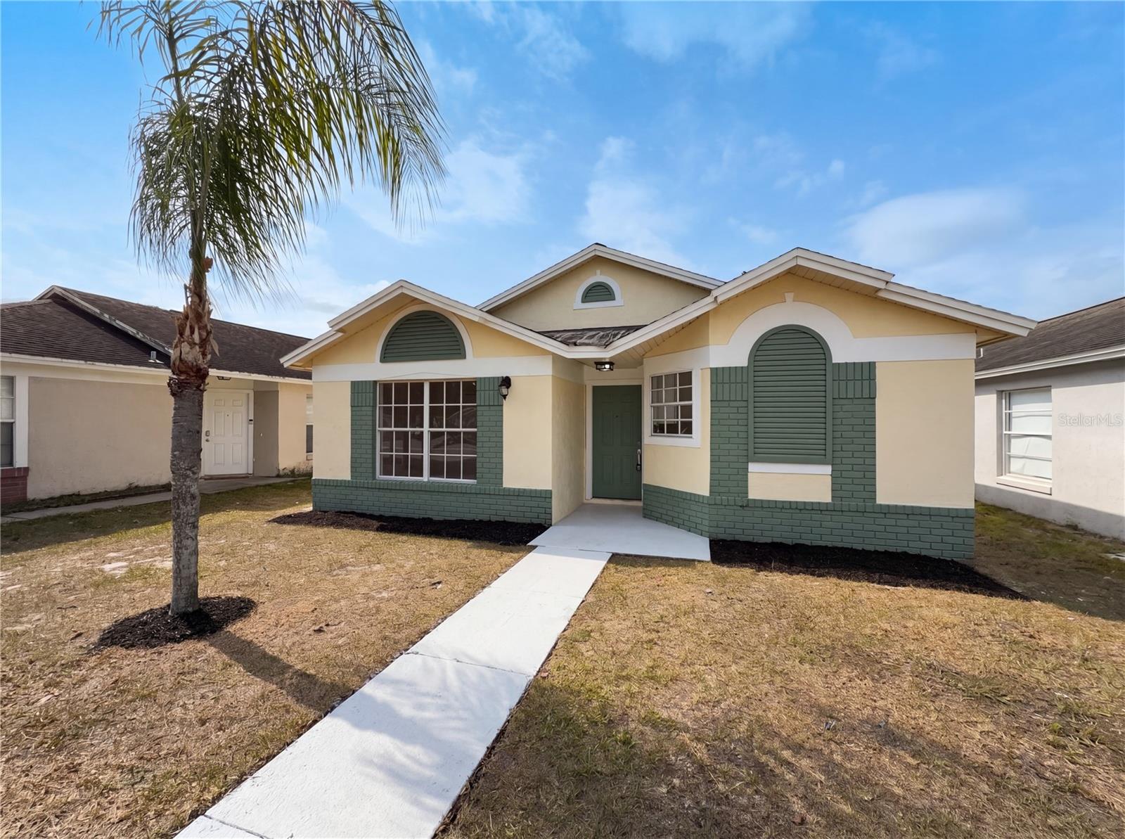 Single Family Residence in ORLANDO, FL - Daniel Dourado