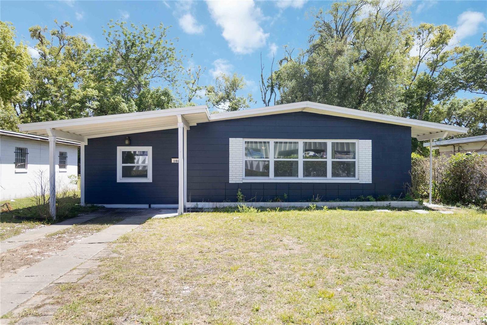 Single Family Residence in ORLANDO, FL - Daniel Dourado