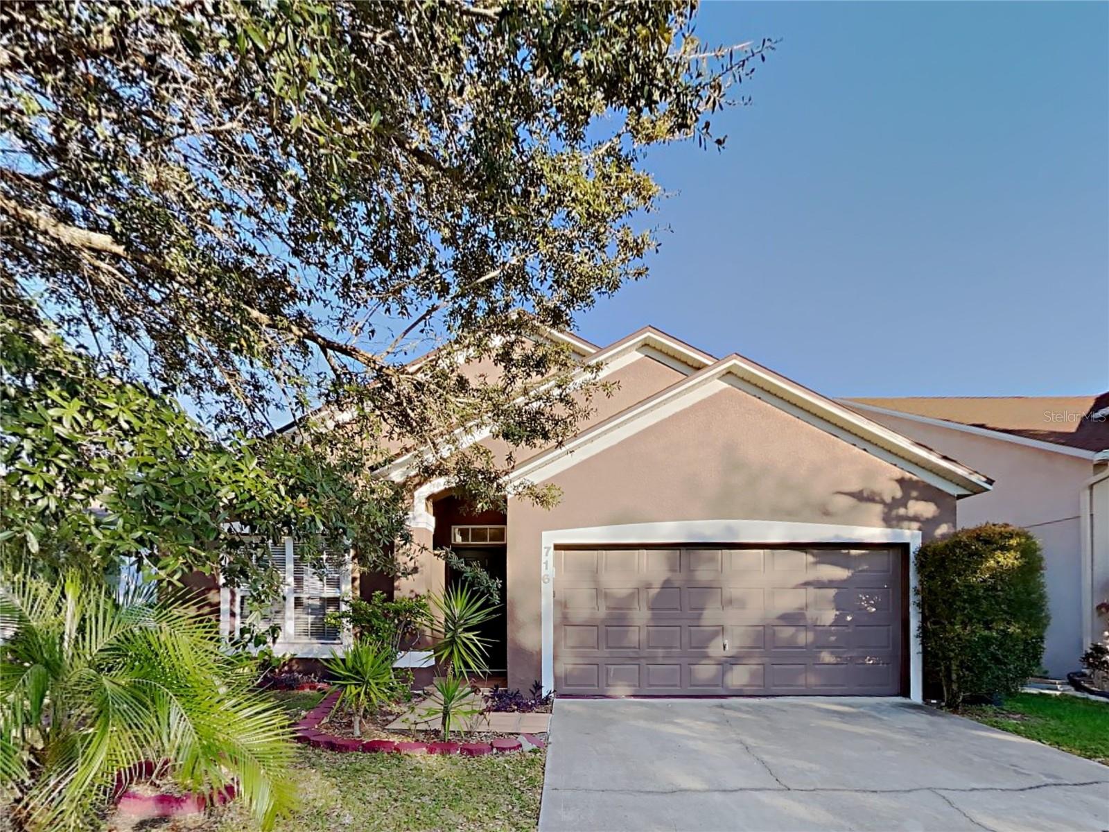 Single Family Residence in DAVENPORT, FL - Daniel Dourado