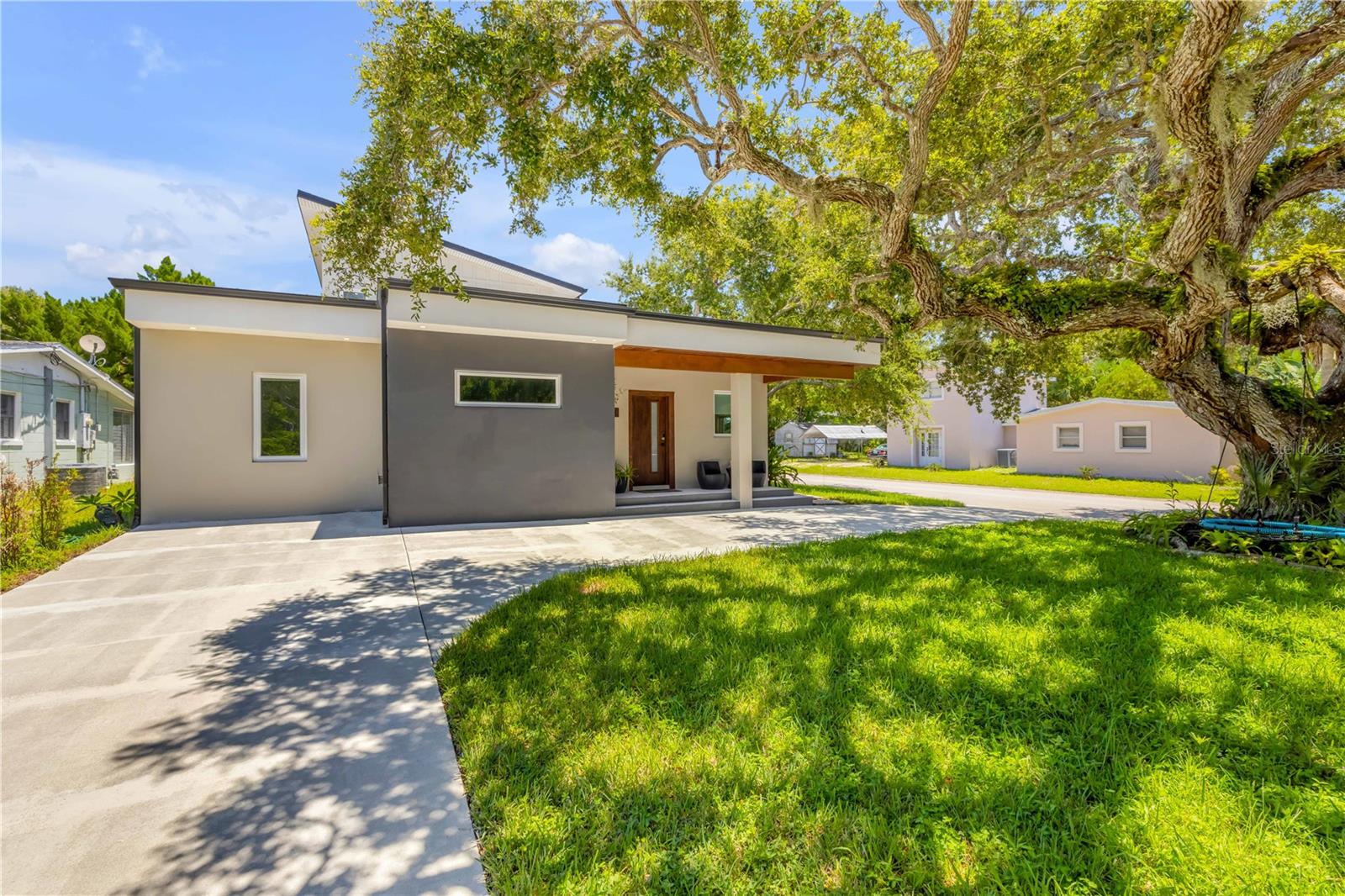 Single Family Residence in NEW SMYRNA BEACH, FL - Daniel Dourado