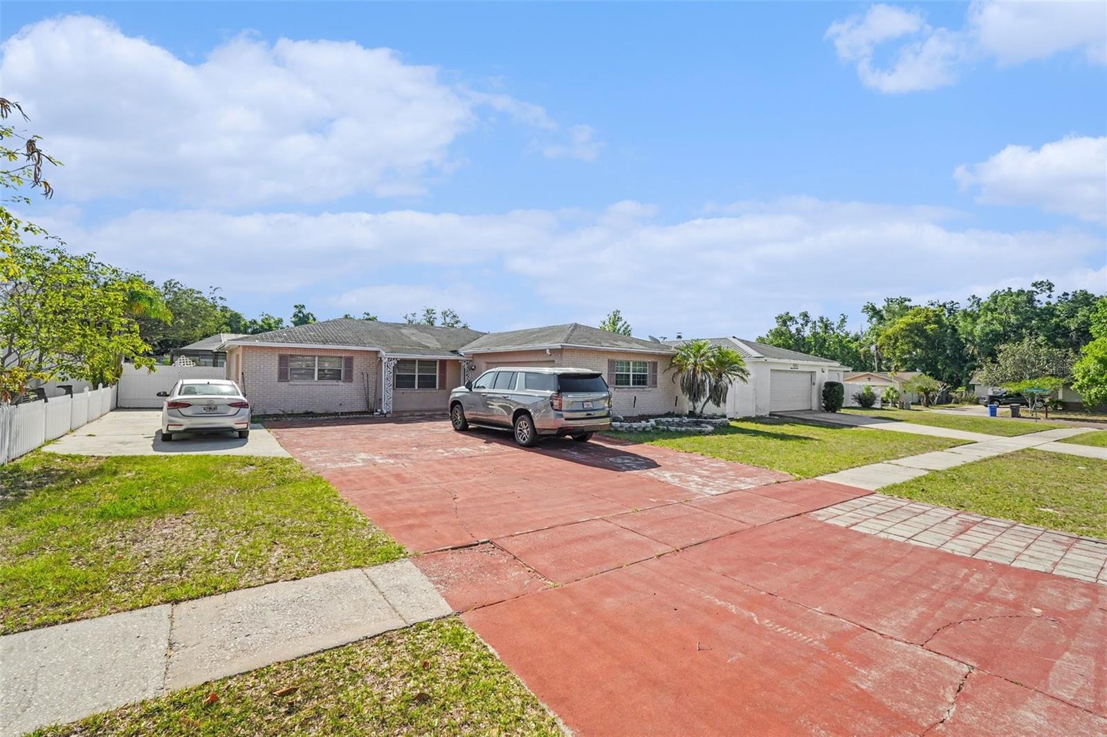 Single Family Residence in BRANDON, FL - Daniel Dourado