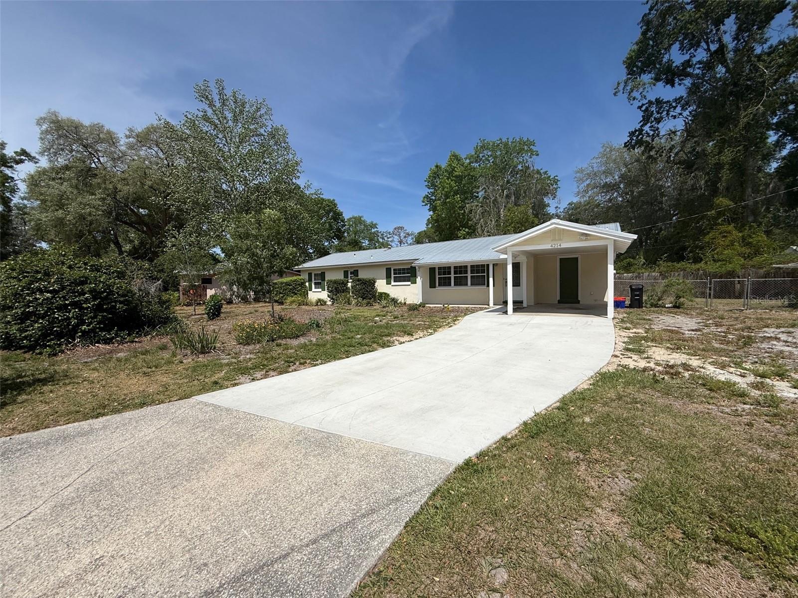 Single Family Residence in GAINESVILLE, FL - Daniel Dourado