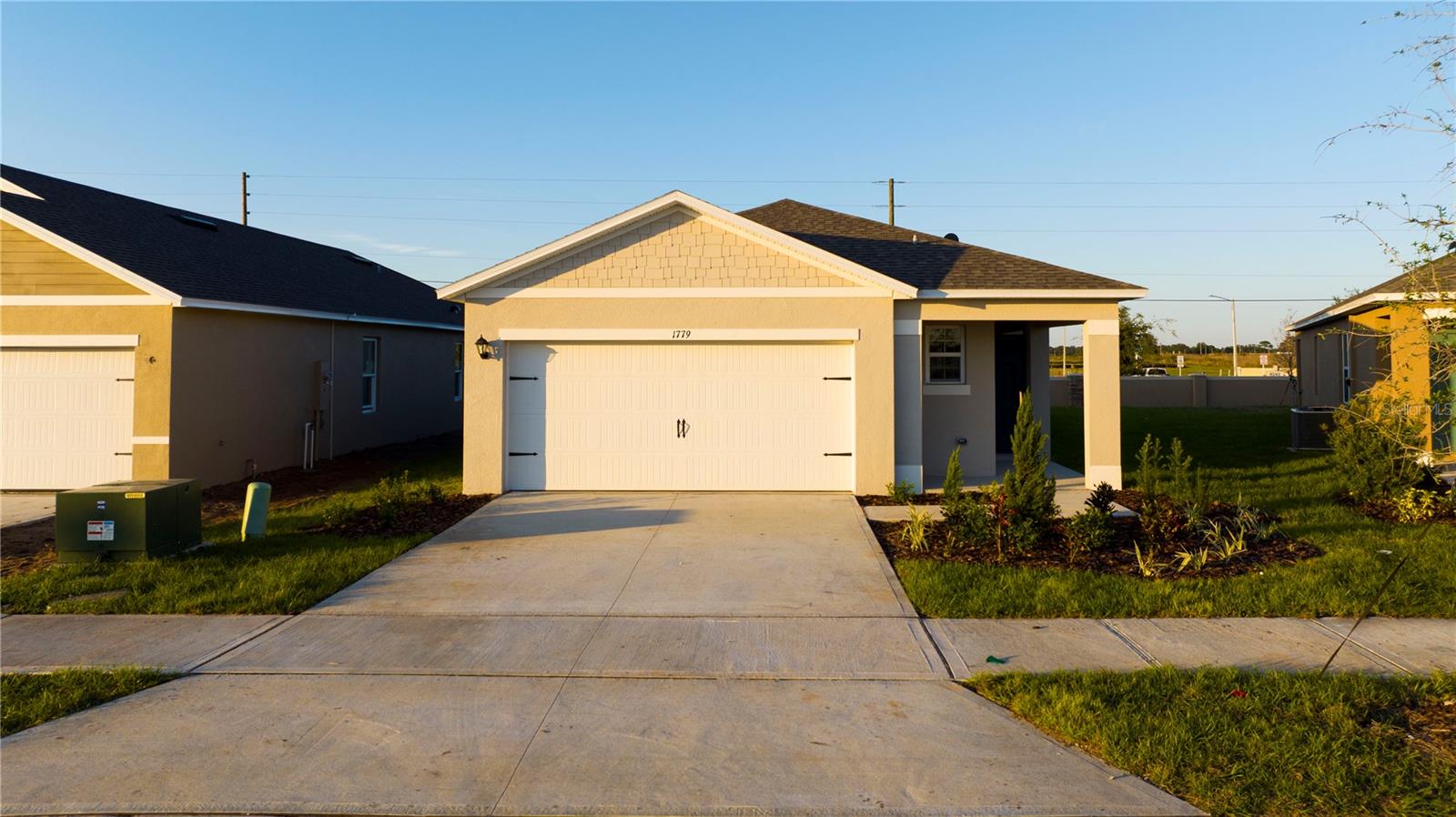 Single Family Residence in DAVENPORT, FL - Daniel Dourado