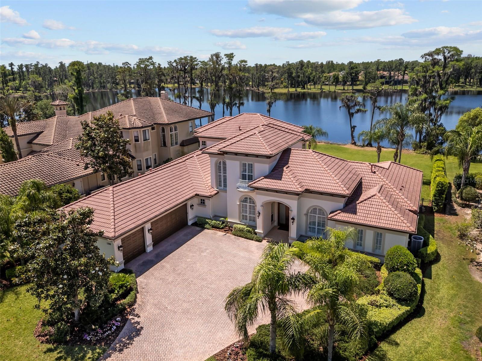 Single Family Residence in LUTZ, FL - Daniel Dourado