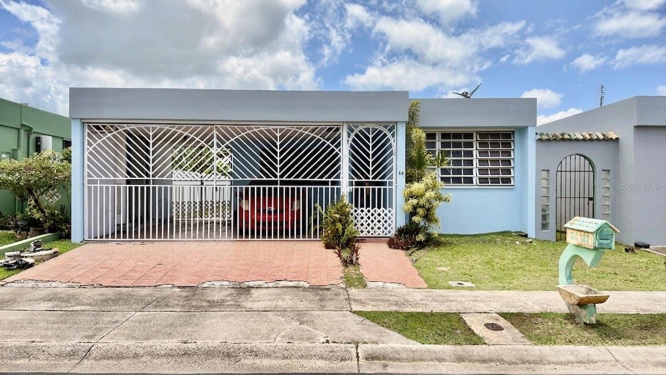 Single Family Residence in TOA ALTA, PR - Daniel Dourado