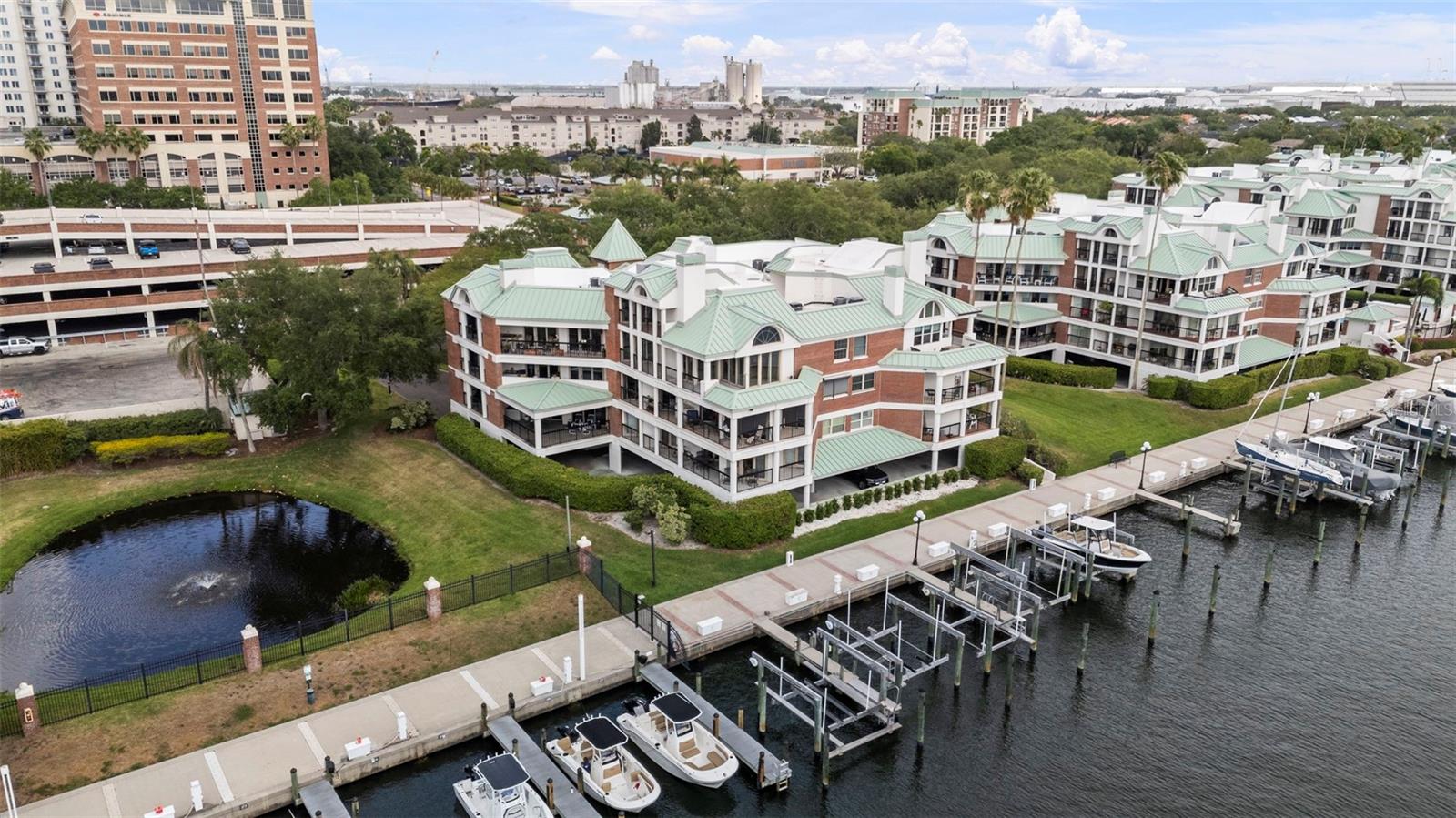 Condominium in TAMPA, FL - Daniel Dourado