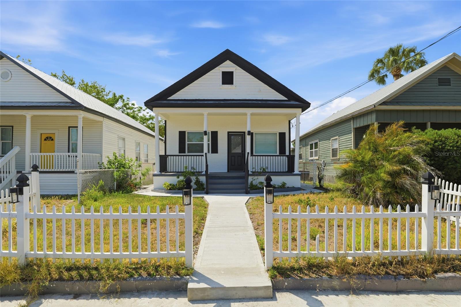 Single Family Residence in TAMPA, FL - Daniel Dourado