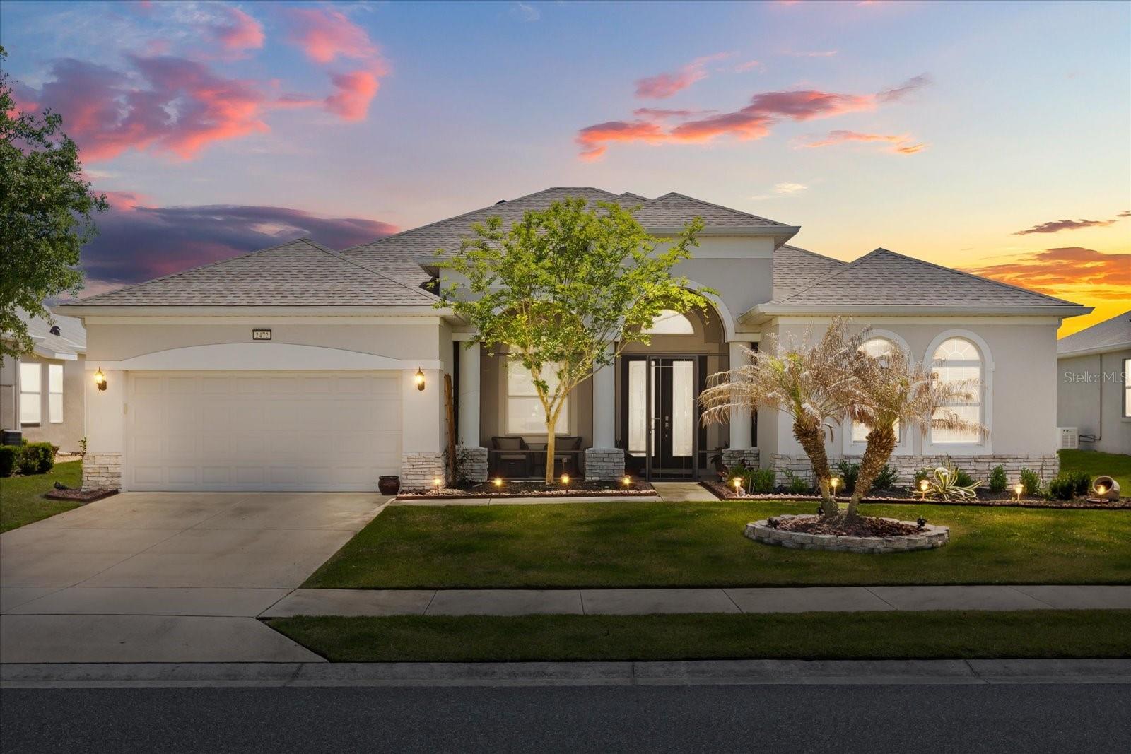 Single Family Residence in MOUNT DORA, FL - Daniel Dourado