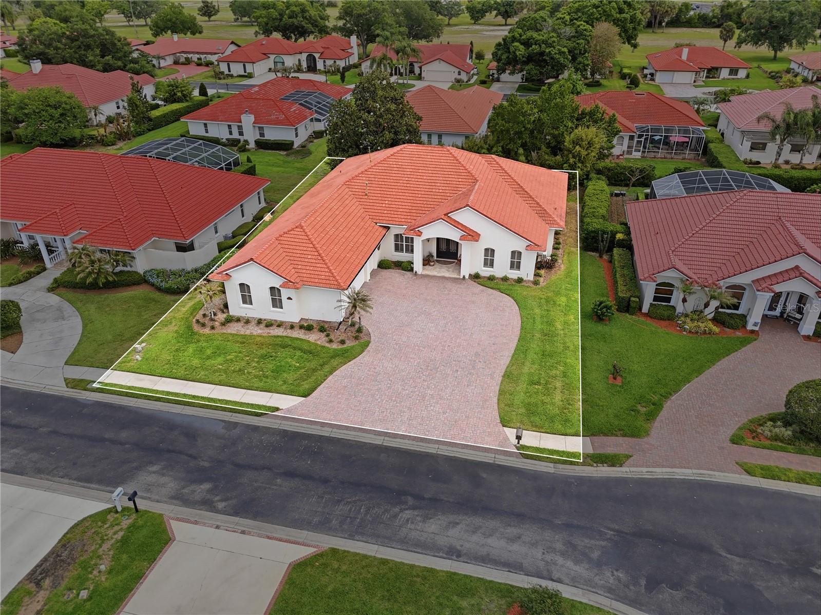 Single Family Residence in LAKE WALES, FL - Daniel Dourado
