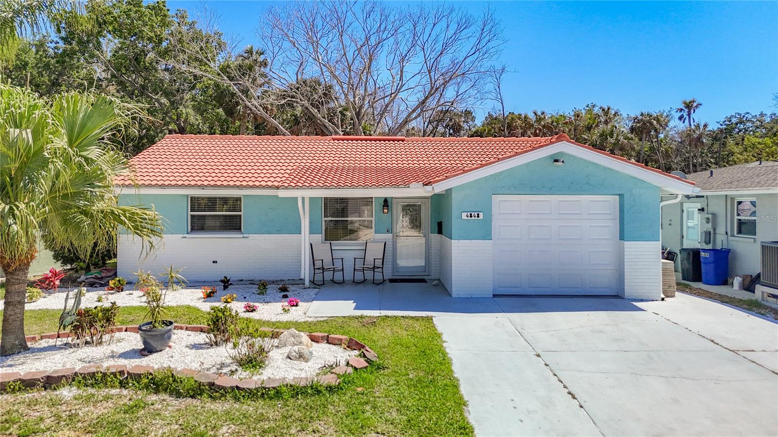 Single Family Residence in NEW PORT RICHEY, FL - Daniel Dourado