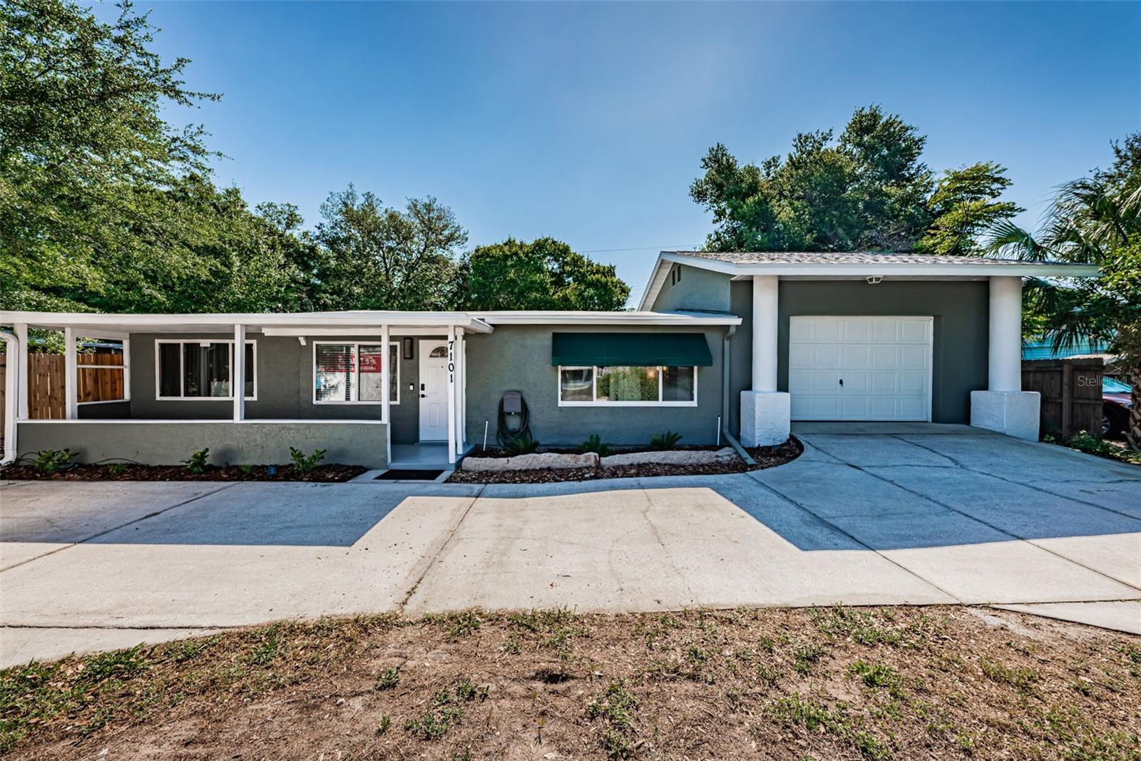 Single Family Residence em ST PETERSBURG, FL - Daniel Dourado