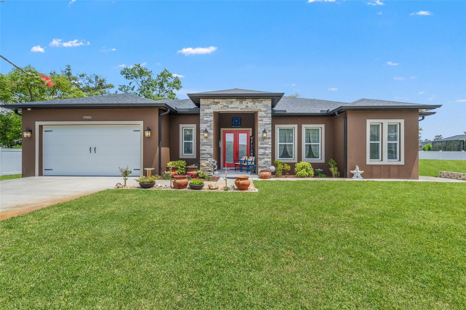 Single Family Residence in LUTZ, FL - Daniel Dourado