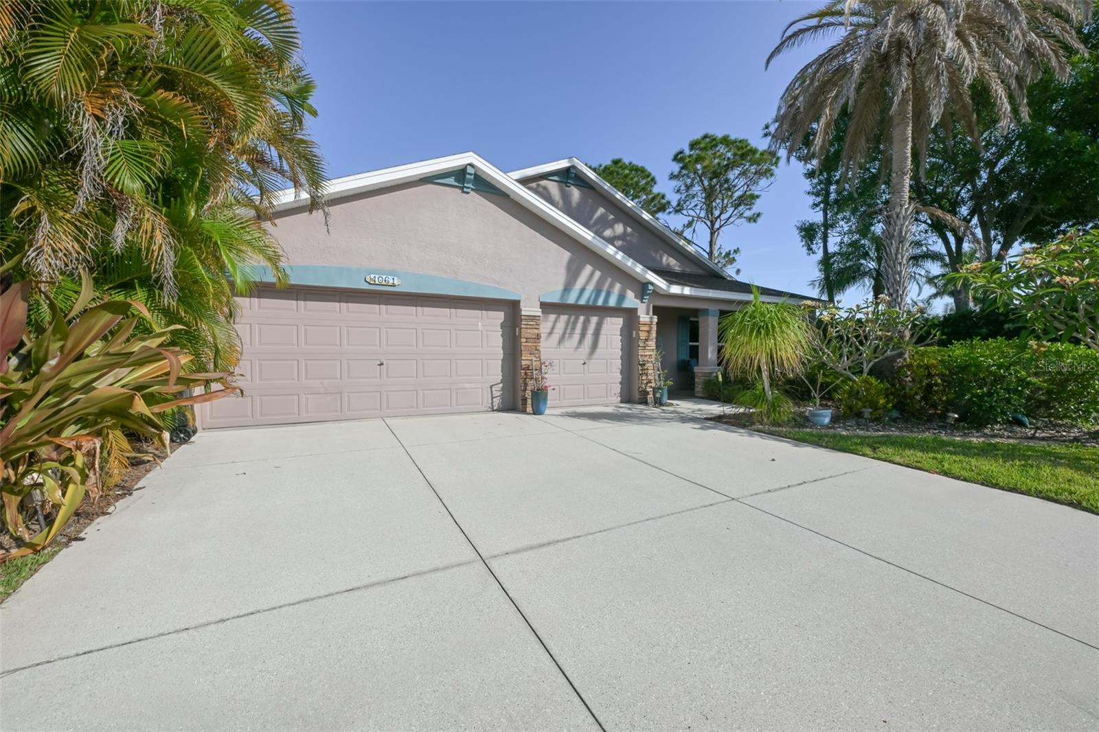 Single Family Residence in PARRISH, FL - Daniel Dourado