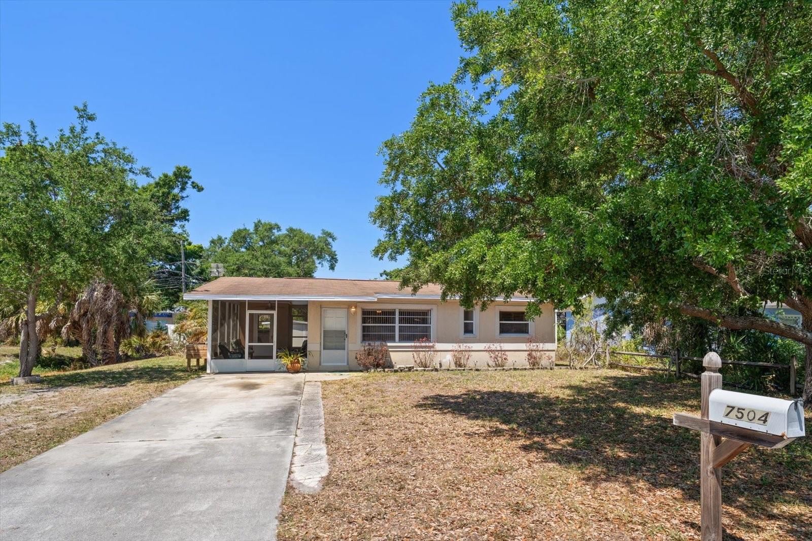 Single Family Residence em SEMINOLE, FL - Daniel Dourado