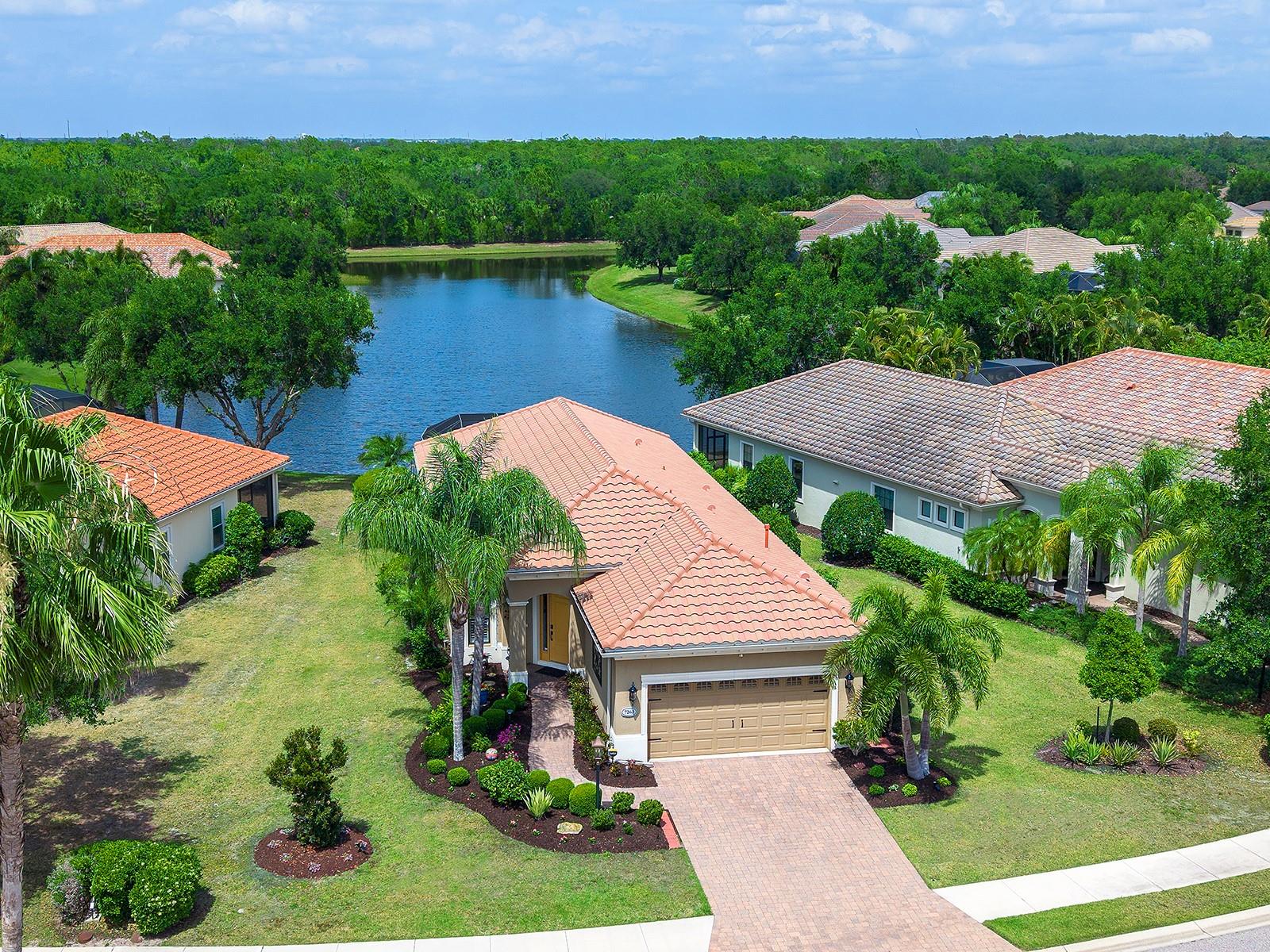 Single Family Residence in LAKEWOOD RANCH, FL - Daniel Dourado