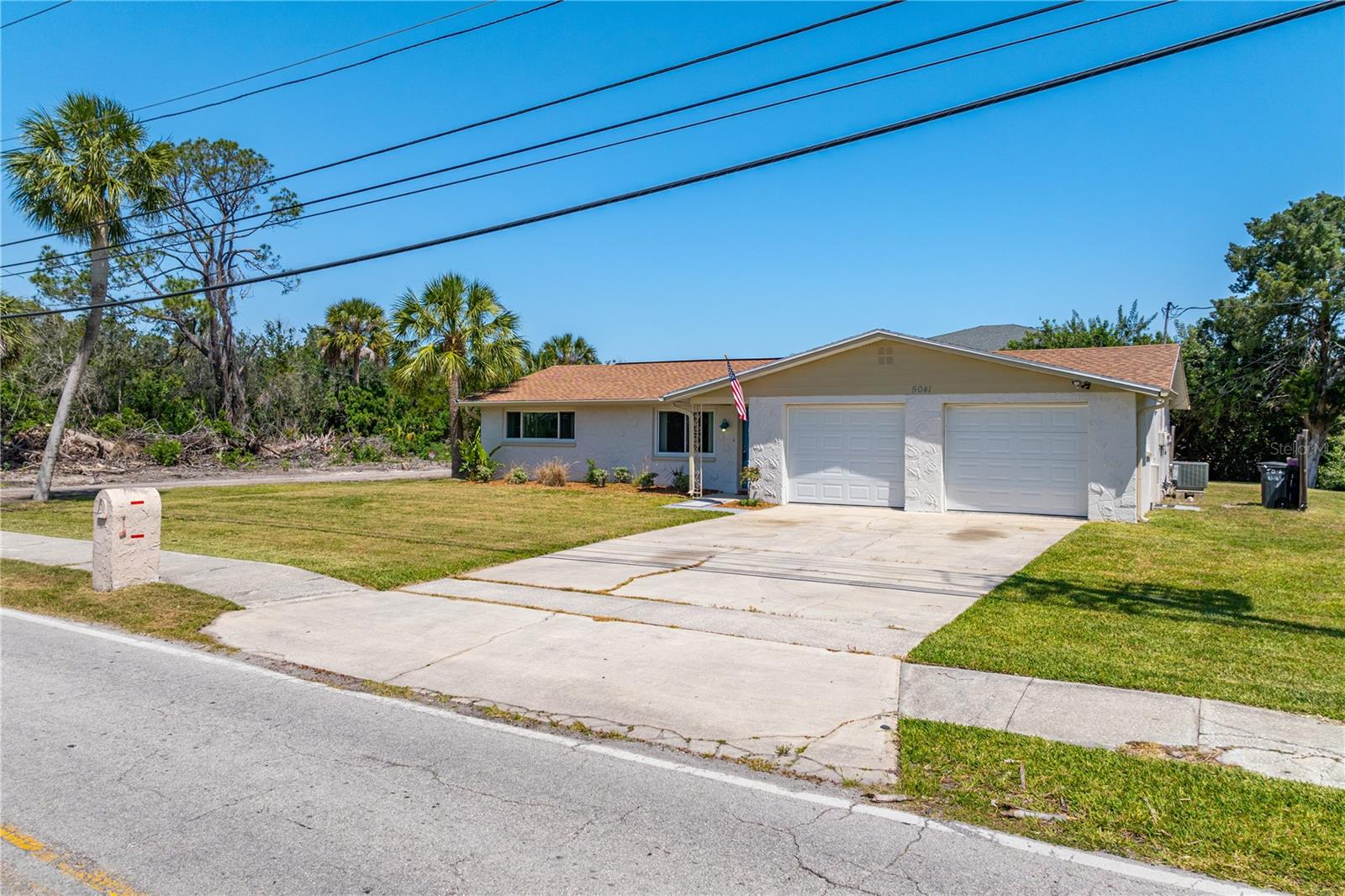 Single Family Residence in PORT RICHEY, FL - Daniel Dourado