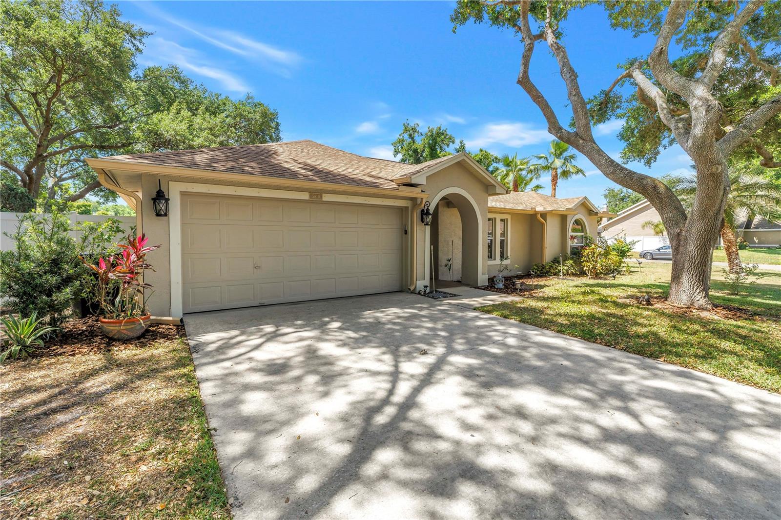 Single Family Residence in TAMPA, FL - Daniel Dourado