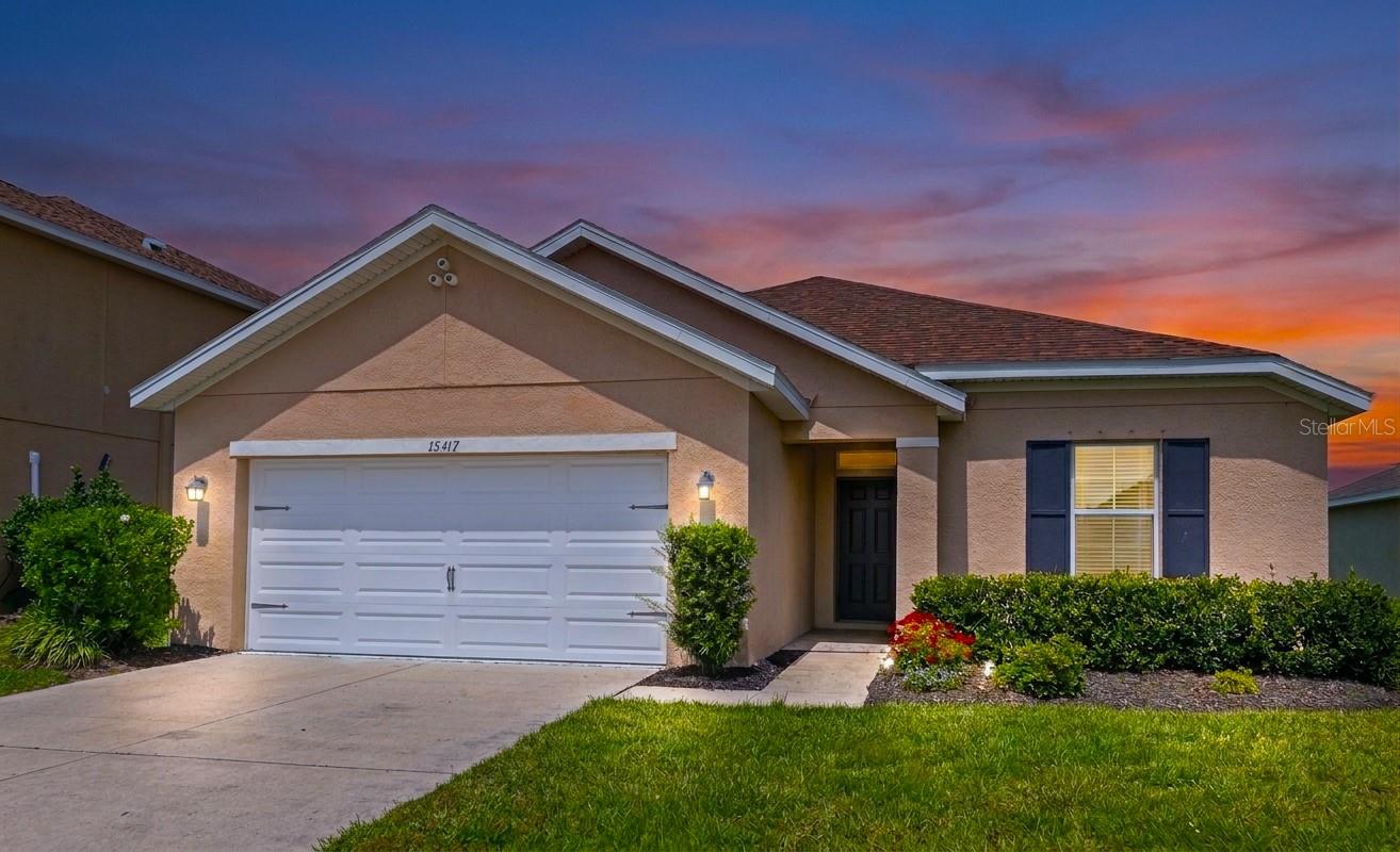 Single Family Residence in BRADENTON, FL - Daniel Dourado