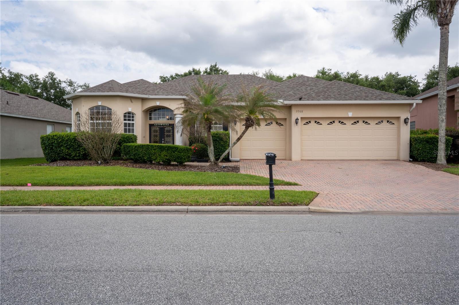 Single Family Residence in ORLANDO, FL - Daniel Dourado