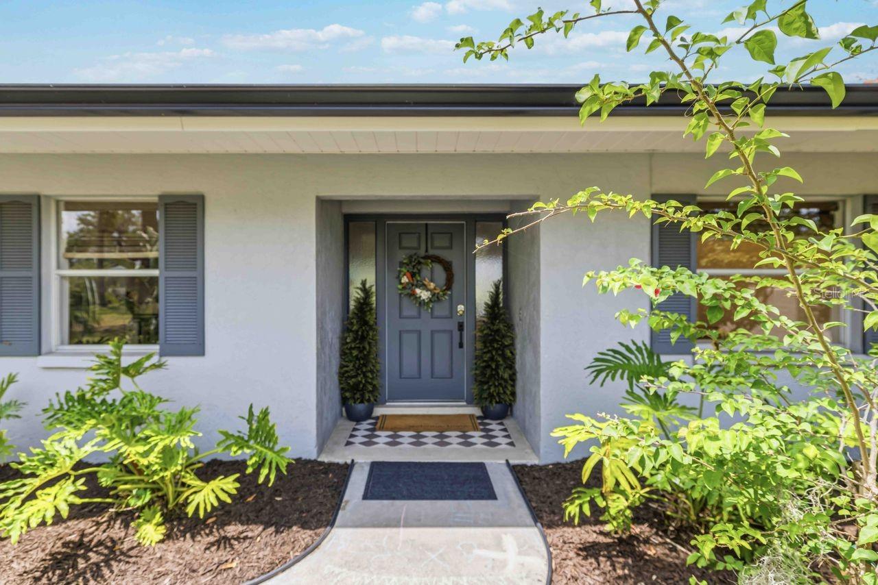 Single Family Residence in SARASOTA, FL - Daniel Dourado